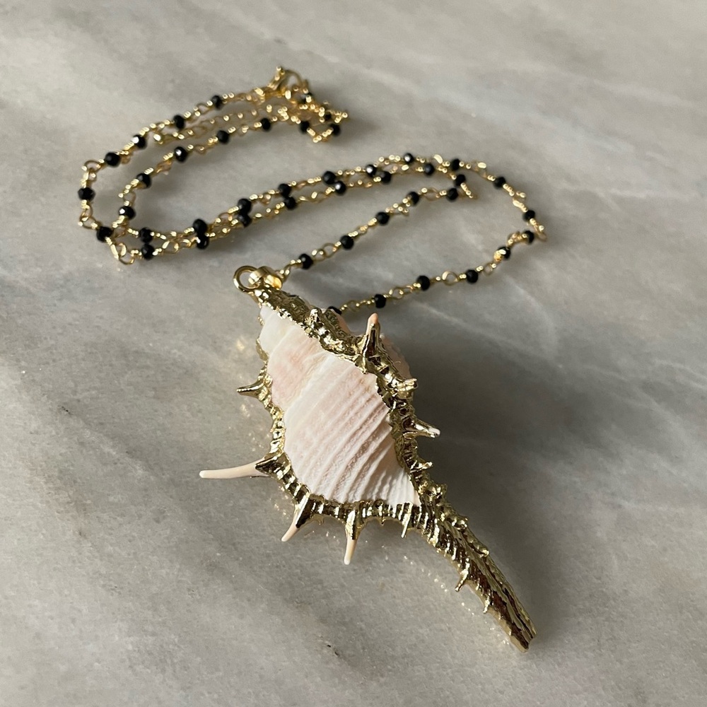 Gold and Cream Conch Shell Pendant Necklace - Picture 2 of 6